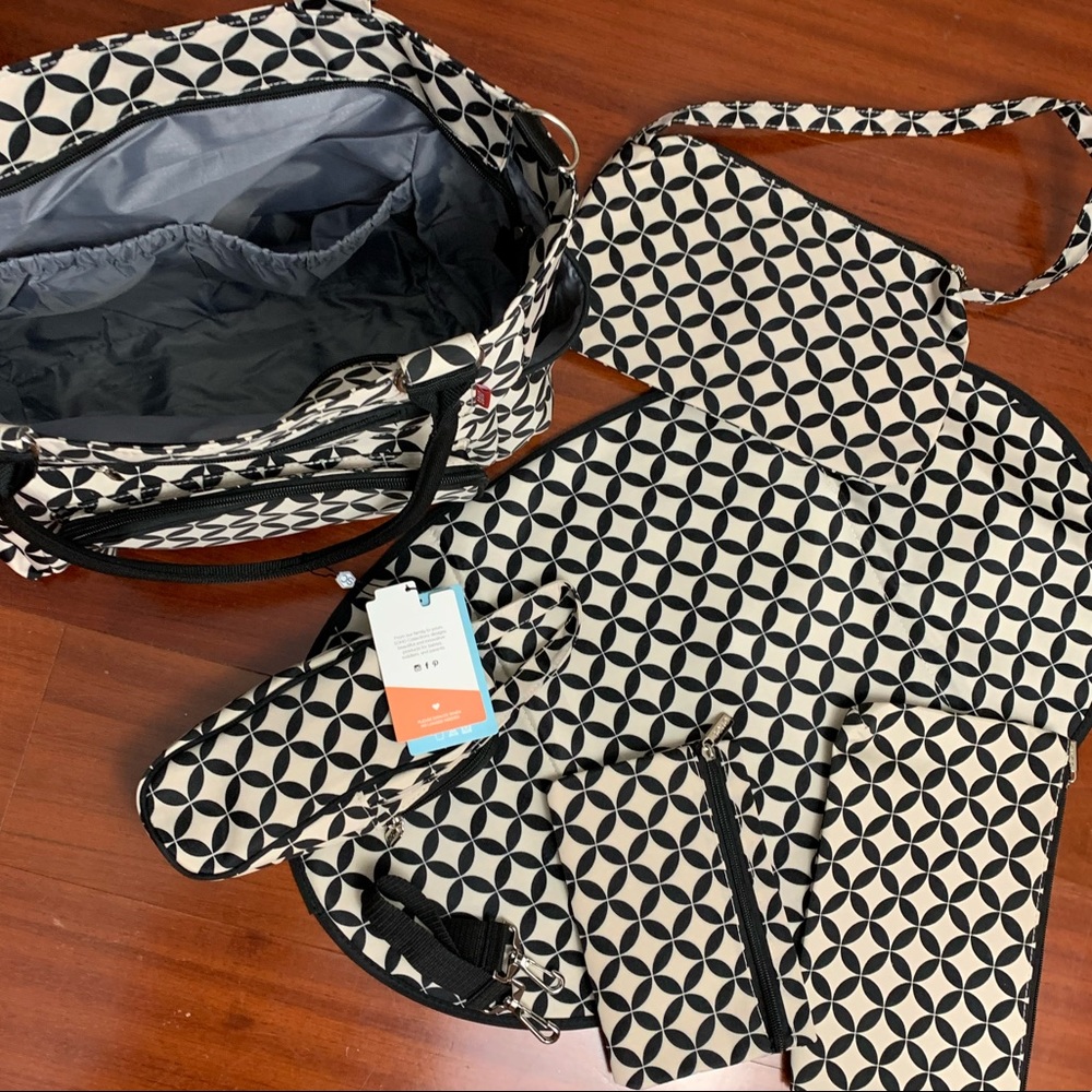 Soho Collections Tote/ Diaper Bag / Travel bag NWT - Picture 6 of 9